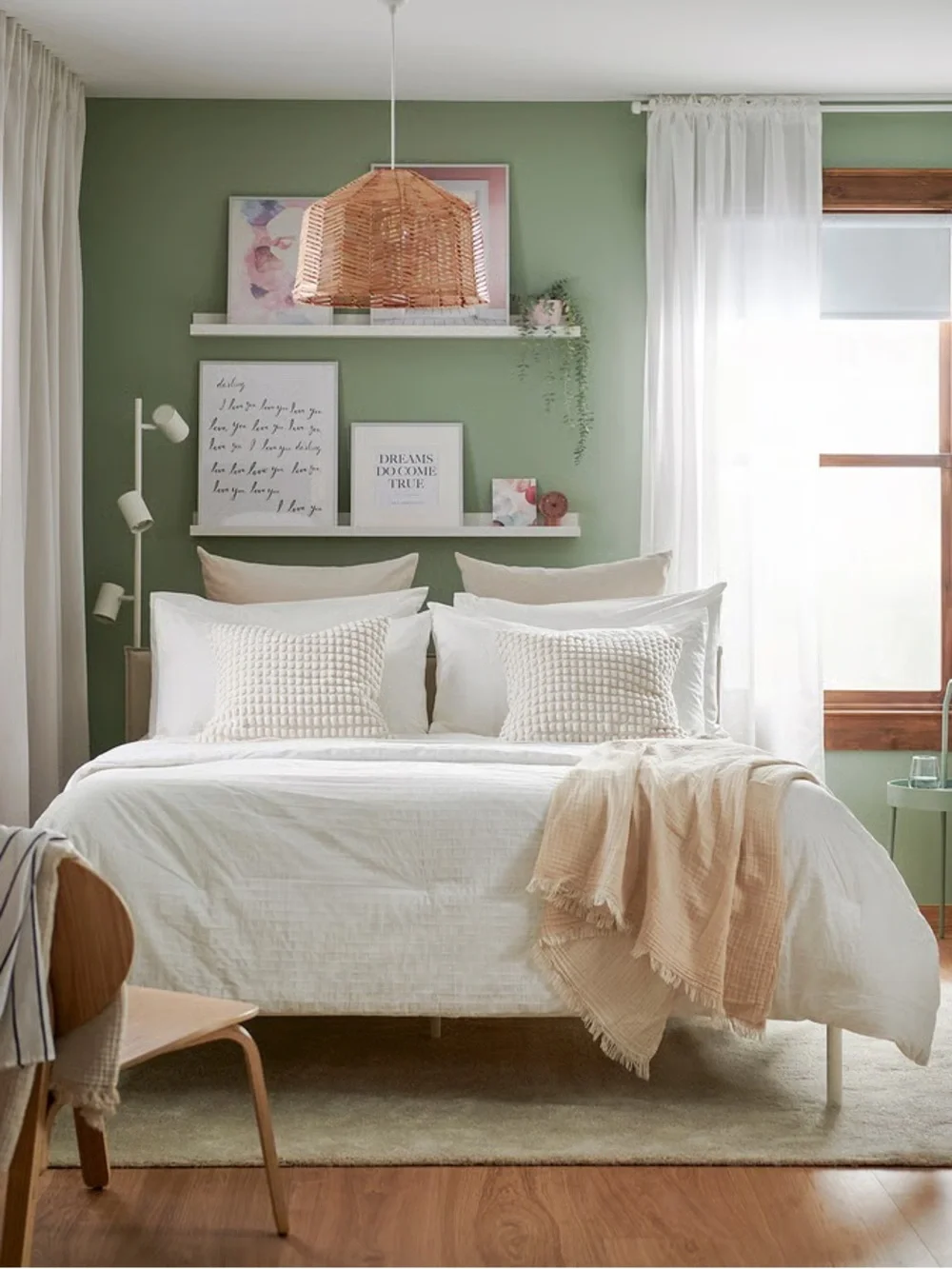OFELIA VASS Comforter set with Cream Throw Blanket